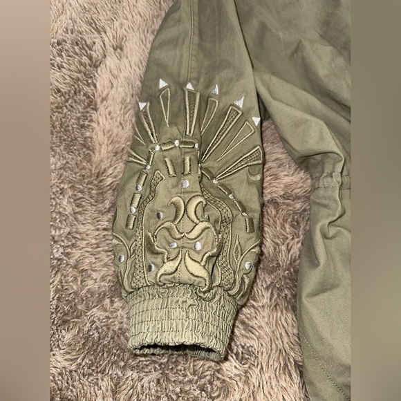 Romeo & Juliet Couture Vented Jacket - Picture 10 of 16